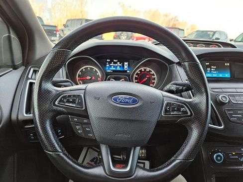Used 2018 Ford Focus ST image 11