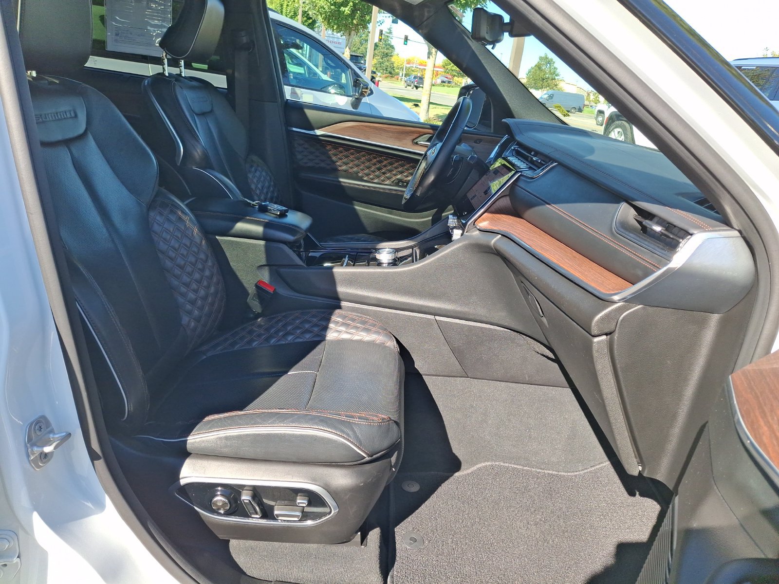 Used 2022 Jeep Grand Cherokee Summit w/ Advanced Protech Group IV AWD/4WD image 23