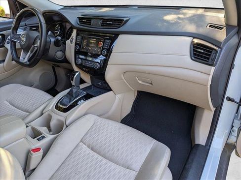 Used 2020 Nissan Rogue SV FWD image 20