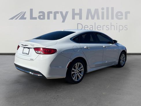 Used 2015 Chrysler 200 Limited w/ Convenience Group image 5