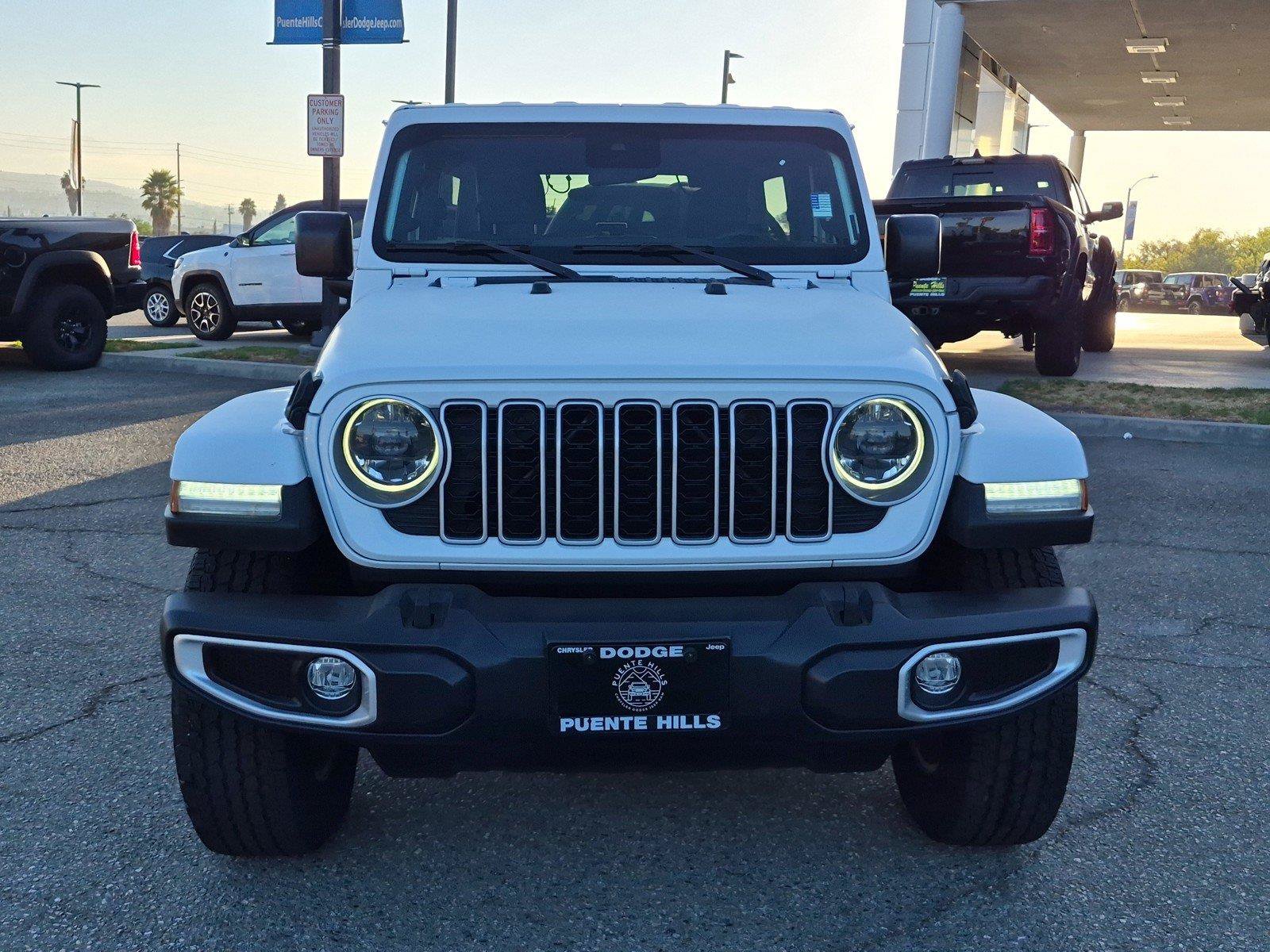 Used 2024 Jeep Wrangler Unlimited Sahara AWD/4WD image 2