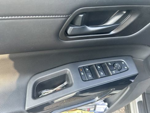 Used 2023 Nissan Pathfinder SV AWD/4WD image 18
