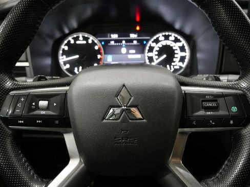 Used 2024 Mitsubishi Outlander SE AWD/4WD image 16