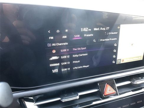 New 2025 Kia Niro EX Touring image 16