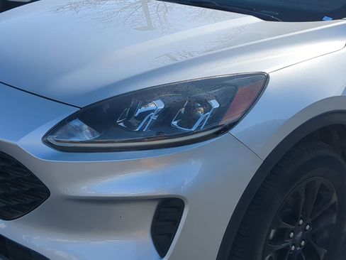 Used 2020 Ford Escape SE Sport image 12