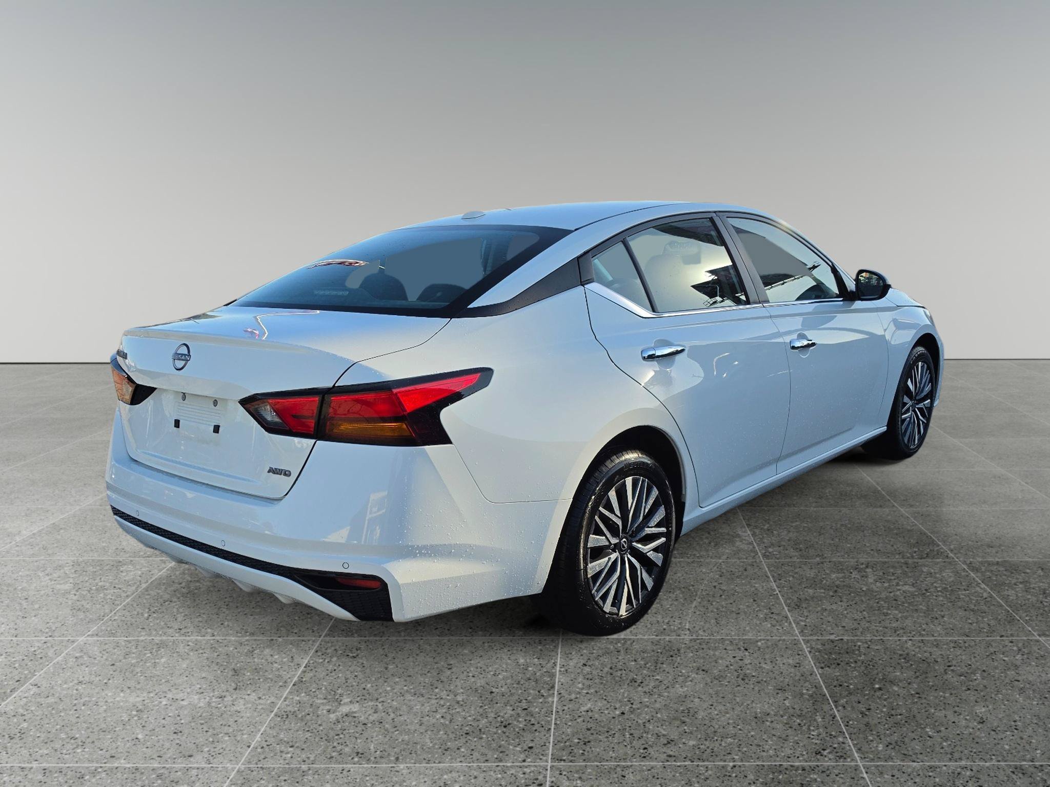 Used 2025 Nissan Altima 2.5 SV AWD/4WD image 6