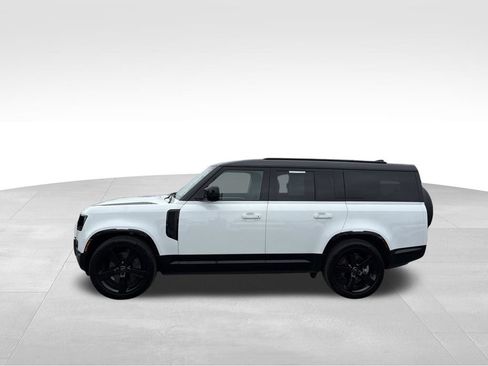 Used 2025 Land Rover Defender 130 X-Dynamic SE AWD/4WD image 9