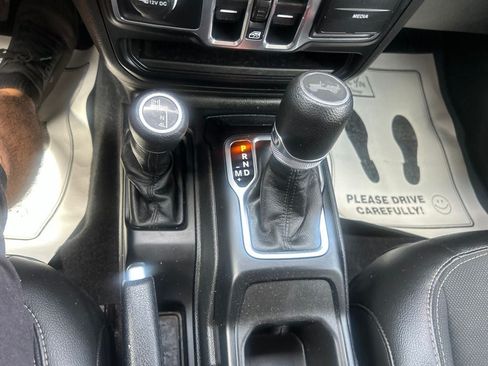 Used 2023 Jeep Wrangler Unlimited Sport AWD/4WD image 18