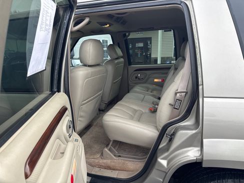 Used 2000 Cadillac Escalade 4WD image 12
