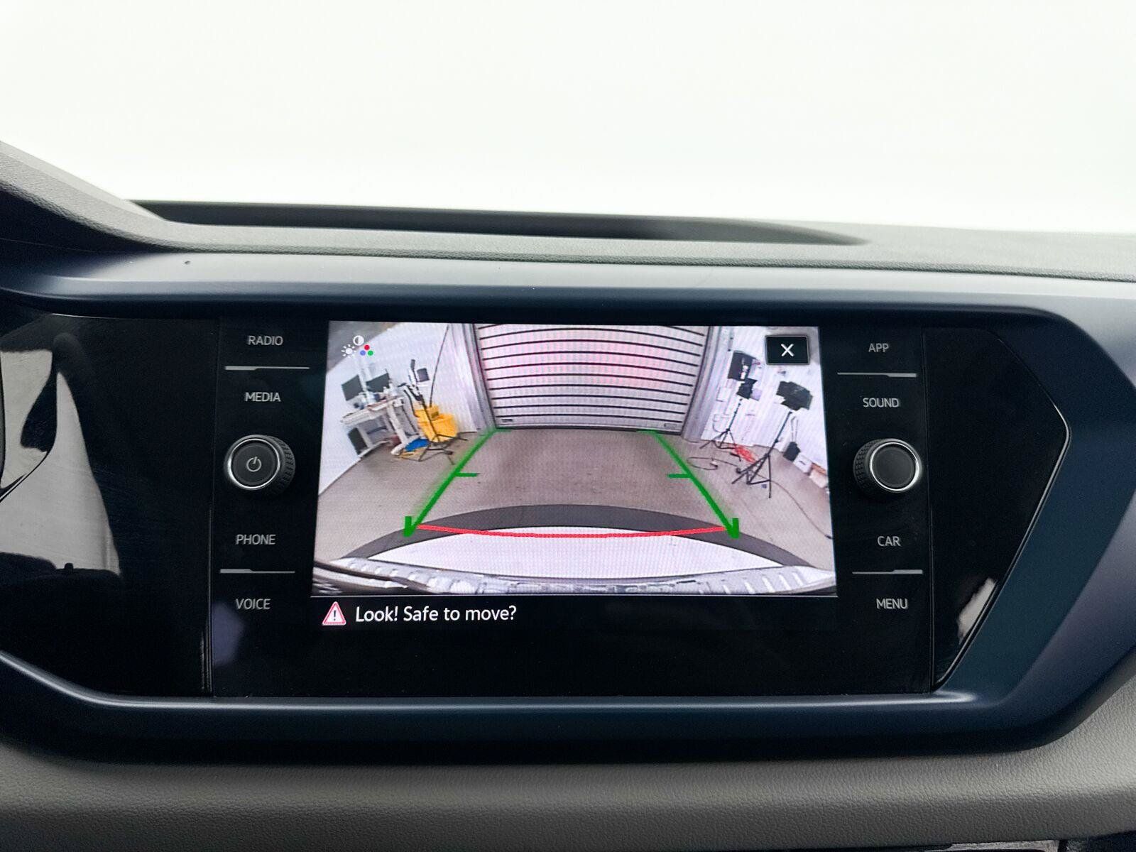 Used 2023 Volkswagen Taos SE w/ Panoramic Sunroof Package FWD image 22