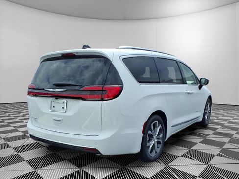 New 2026 Chrysler Pacifica Pinnacle FWD image 4