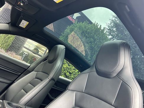 Used 2021 Porsche Taycan image 44