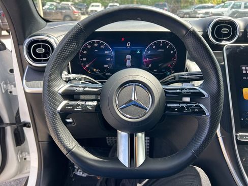 Used 2025 Mercedes-Benz GLC 300 4MATIC image 13