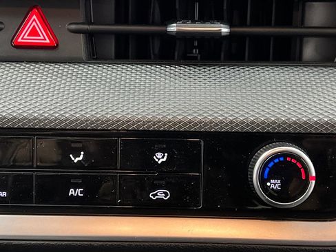 Used 2024 Kia Sportage LX image 50