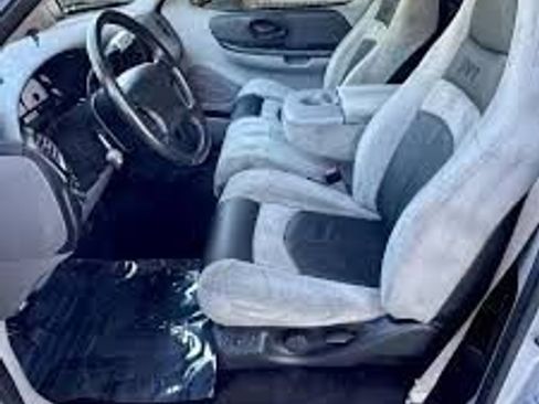 Used 2001 Ford F150 Lightning image 2