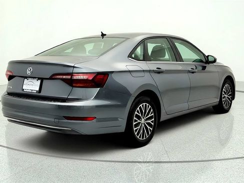 Used 2019 Volkswagen Jetta SE w/ Cold Weather Package FWD image 5