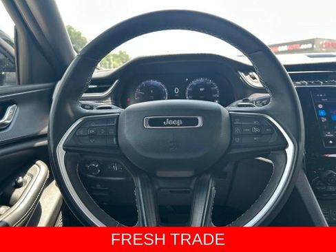 Used 2024 Jeep Grand Cherokee Altitude AWD/4WD image 20