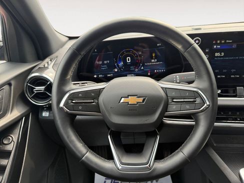 Used 2026 Chevrolet Equinox LT AWD/4WD image 16