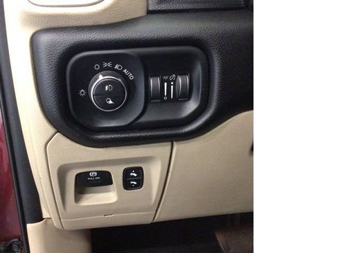Used 2019 RAM 1500 Big Horn AWD/4WD image 16