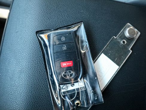 Used 2025 Toyota Tacoma SR5 image 34