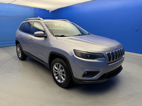 Used 2021 Jeep Cherokee Latitude Plus w/ Sun & Sound Group AWD/4WD image 2