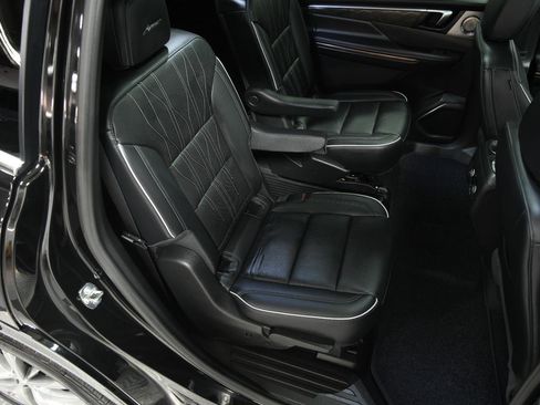 Used 2026 Buick Enclave Avenir w/ Super Cruise Package FWD image 18