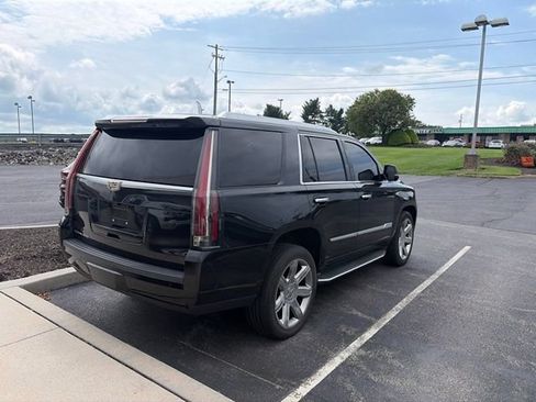 Used 2018 Cadillac Escalade Premium Luxury AWD/4WD image 6