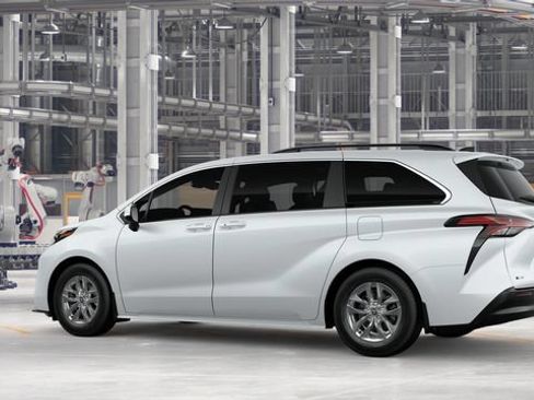 New 2026 Toyota Sienna XLE FWD image 7