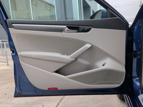 Used 2017 Volkswagen Passat 1.8T R-Line w/ R-Line Lighting Package image 14