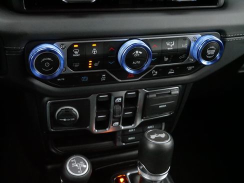 Used 2024 Jeep Wrangler High Altitude image 23