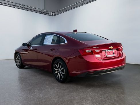 Used 2017 Chevrolet Malibu LT w/ Leather Package FWD image 5