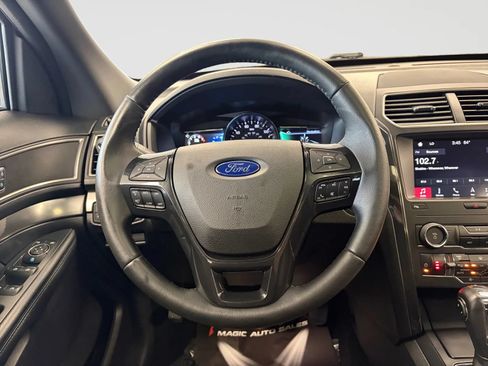 Used 2019 Ford Explorer XLT w/ Equipment Group 202A AWD/4WD image 31