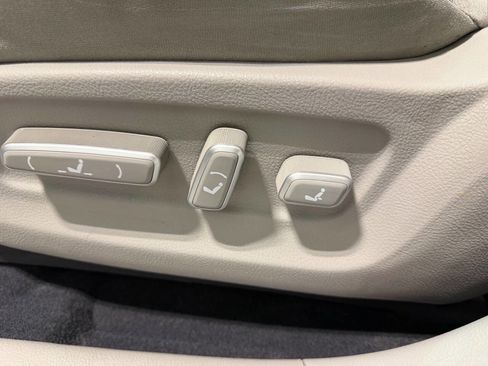 Used 2010 Hyundai Veracruz GLS image 24