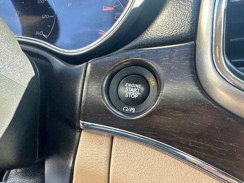 Used 2017 Jeep Grand Cherokee Limited AWD/4WD image 9