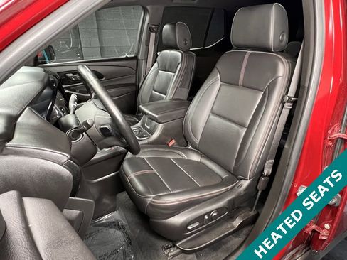 Used 2023 Chevrolet Traverse RS image 3