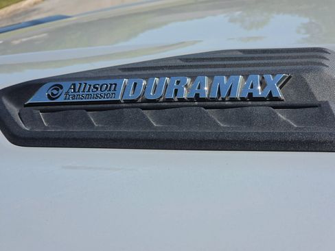 Used 2024 Chevrolet Silverado 2500 ZR2 w/ Technology Package image 10