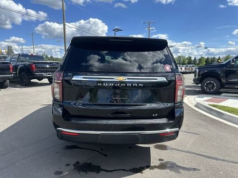 Used 2022 Chevrolet Suburban LT AWD/4WD image 3