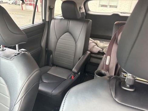 Used 2024 Toyota Highlander XLE image 9