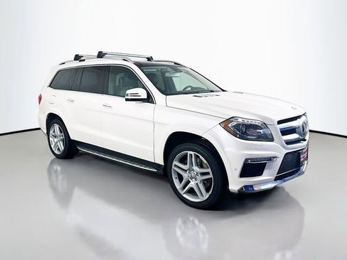 Used 2016 Mercedes-Benz GL 550 4MATIC image 2