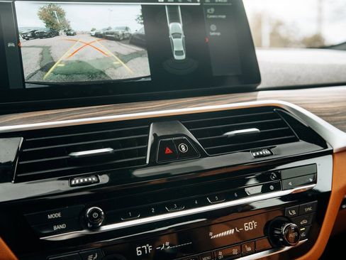 Used 2023 BMW 530i xDrive w/ Executive Package image 34