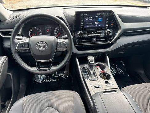 Used 2021 Toyota Highlander LE FWD image 23