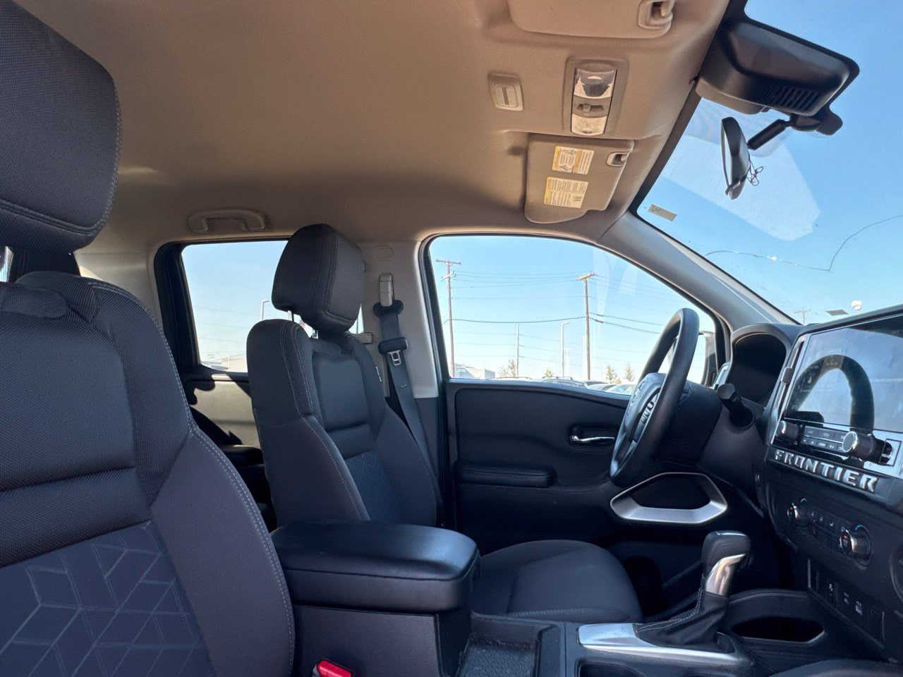 Used 2025 Nissan Frontier SV RWD image 33