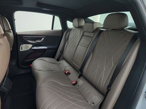 Used 2025 Mercedes-Benz EQE 500 4MATIC Sedan image 20