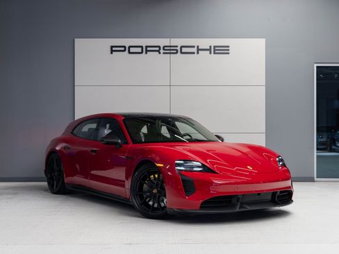 Used 2024 Porsche Taycan GTS image 9