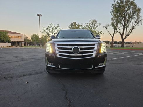 Used 2015 Cadillac Escalade ESV Luxury AWD/4WD image 3