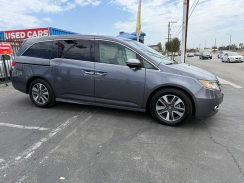 Used 2016 Honda Odyssey Touring image 2