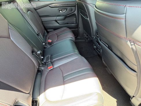 Used 2025 Honda Pilot Black Edition image 26