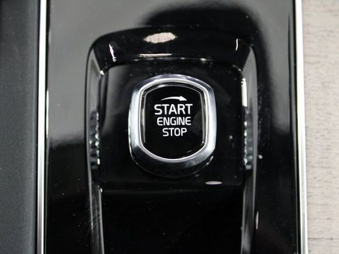 New 2025 Volvo XC90 T8 Plus w/ Protection Package Premier image 16