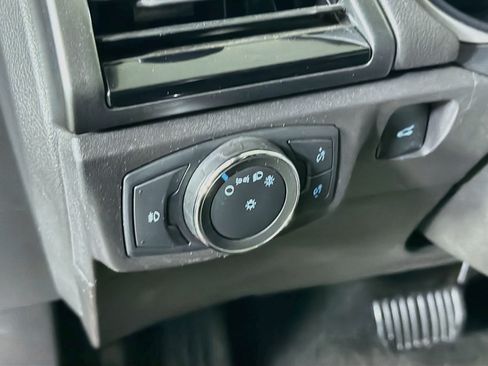 Used 2014 Ford Fusion SE w/ Equipment Group 201A FWD image 17