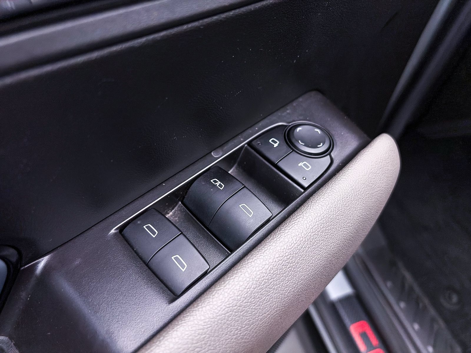 Used 2024 Chevrolet Colorado ZR2 w/ Technology Package AWD/4WD image 18